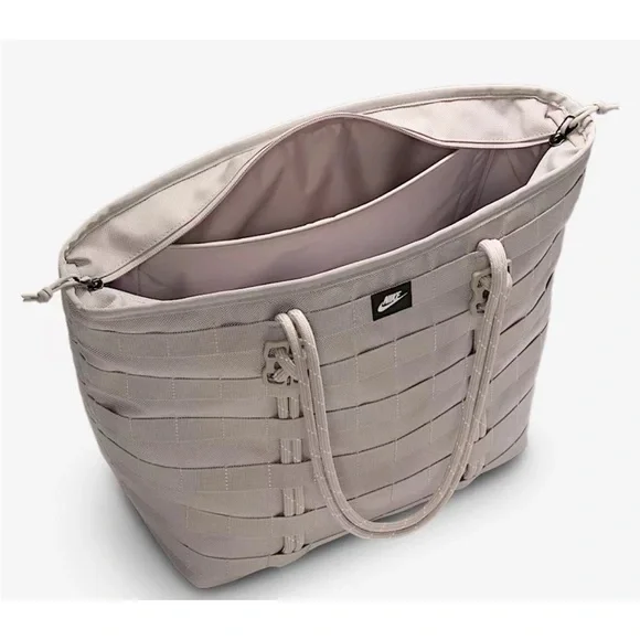 Nike RPM (26L) Gray Tote Bag (used once, like new) - Picture 2 of 9